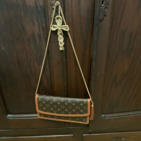 Louis Vuitton Brown Monogram Clutch - Picture 14 of 16